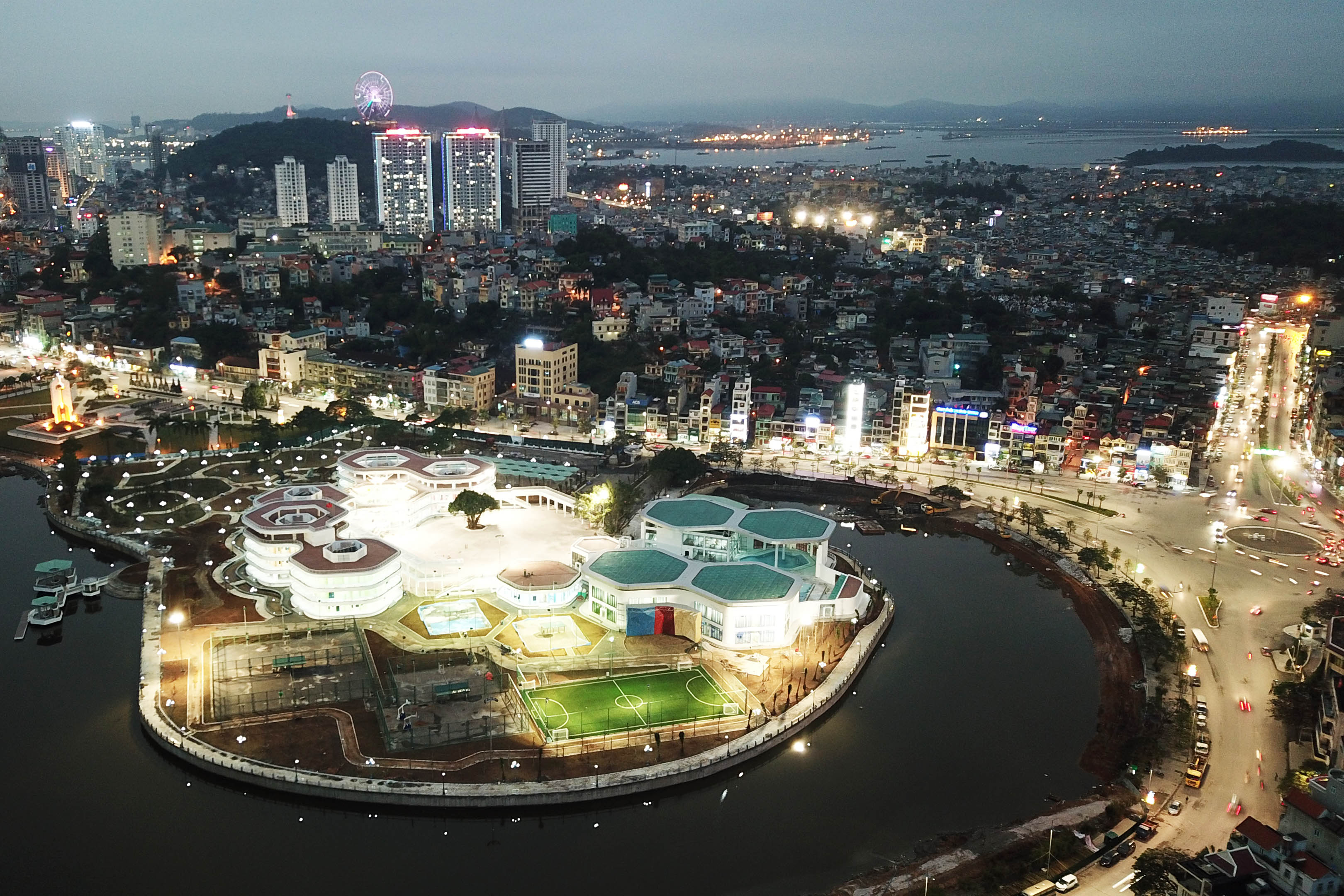 Ha Long will be a modern and friendly coastal tourist city and an international-class service center.  