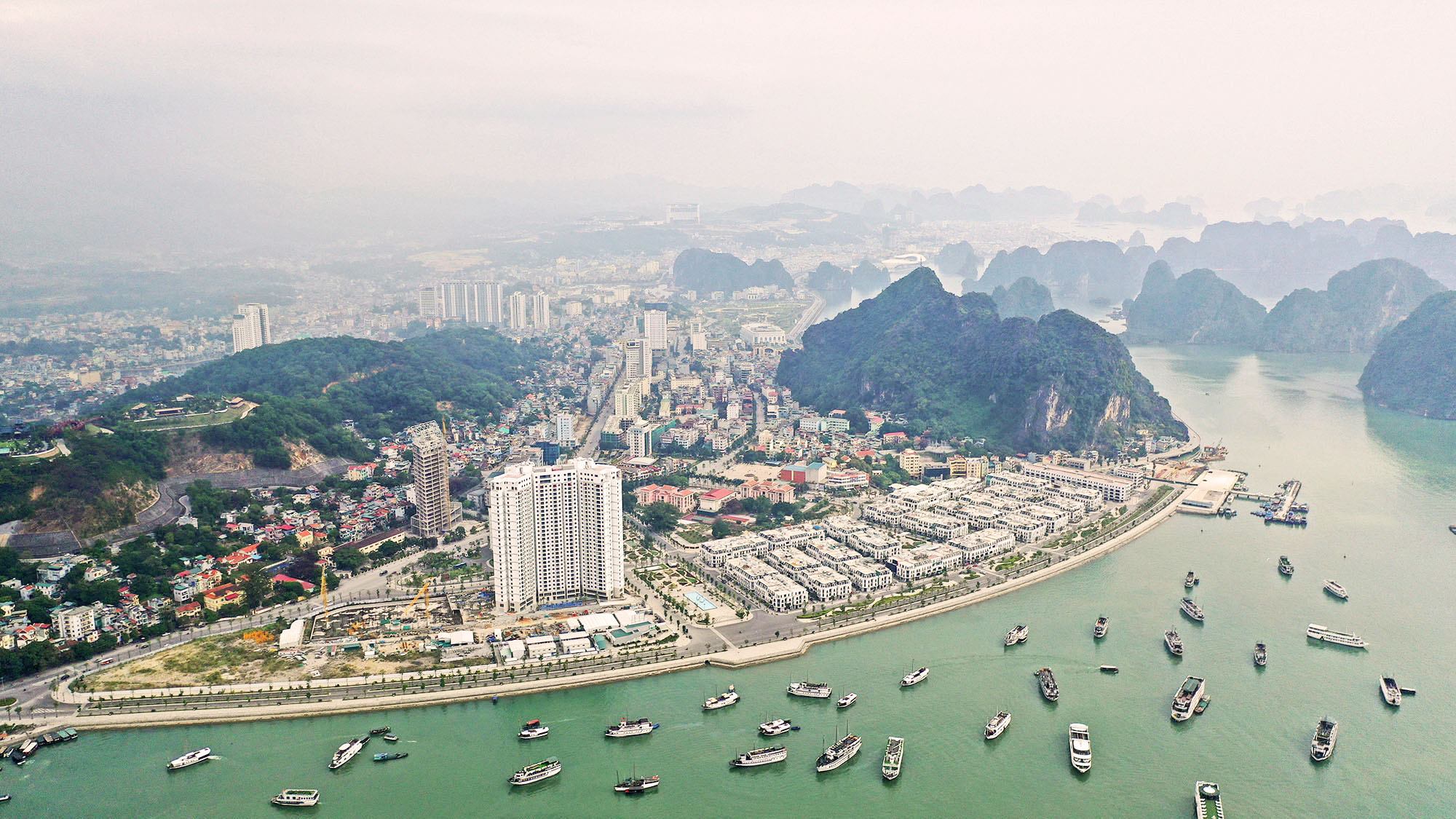 In three recent years, Ha Long potential and advantages for tourism development seem to be wakend up