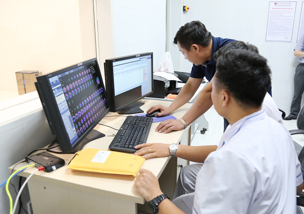Bệnh viện Trung ương Quân đội 108 trực tiếp hỗ trợ chuyển giao kỹ thuật cho các bác sĩ, kỹ thuật viên Bệnh viện Đa khoa tỉnh