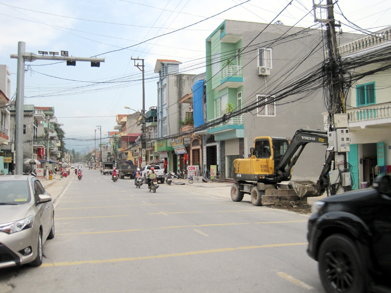 Hệ thống giao thông trong nội thị thị trấn Trới(Hoành Bồ) đang được chỉnh trang, nâng cấp