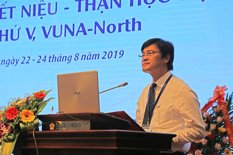 Đồng chí Nguyễn Trọng Diện, Giám đốc Sở Y tế tỉnh phát biểu tại hội nghị. 