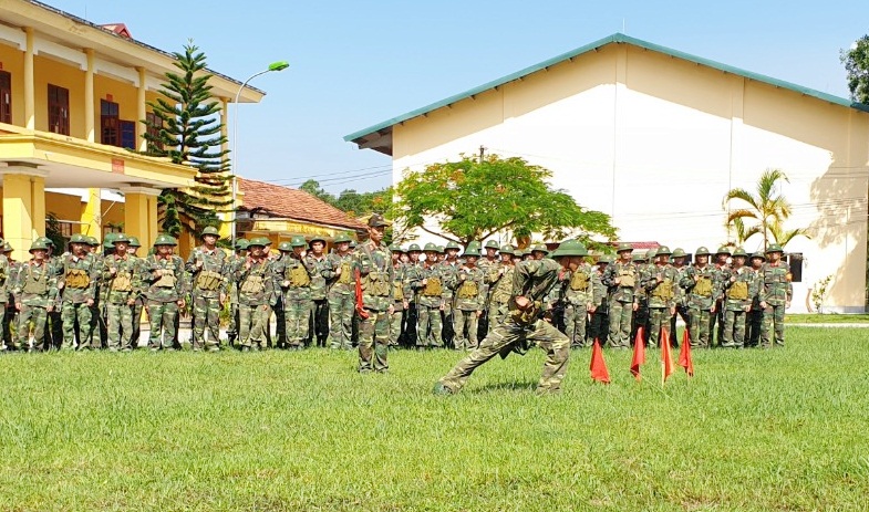 Cán bộ chiến sĩ, học viên Trường Quân sự tỉnh duy trì nền nếp tác phong chính quy, hiện đại. 