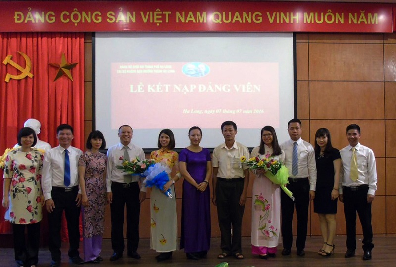 Lễ kết nạp đảng viên mới tại Chi bộ Khách sạn MườngThanh Hạ Long(thuộc Đảng bộ cơ sở Khối doanh nghiệp thành phố Hạ Long). 