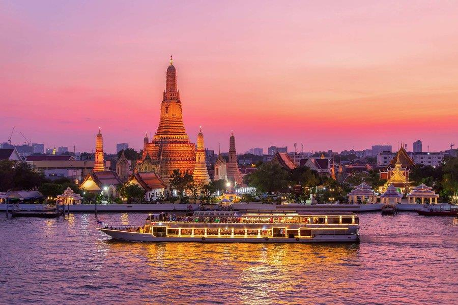  8. Bangkok, Thái Lan: Các kênh đào ở thủ đô Bangkok từng hỗ trợ thương mại và vận chuyển cho người dân địa phương. Tuy nhiên, dòng nước nơi đây đang dần bị ô nhiễm bởi chất thải của các hộ dân sống quanh kênh rạch. Ảnh: Pakin Songmor.