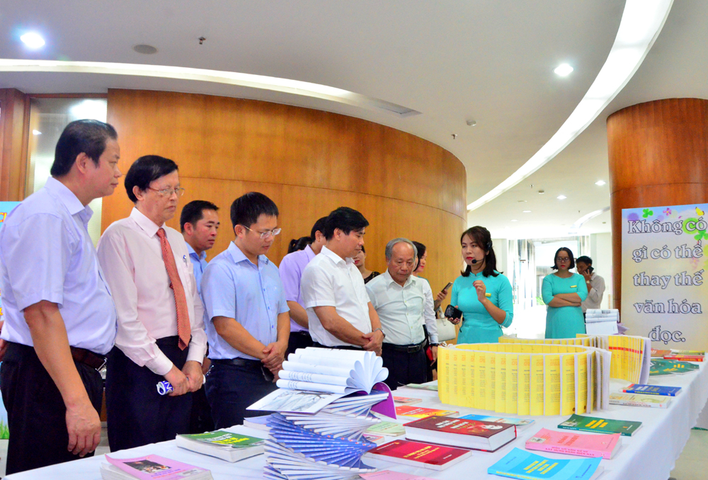 The exhibition features Quang Ninh's achievements of innovation and development after 50 years of implementing President Ho Chi Minh's Testament 