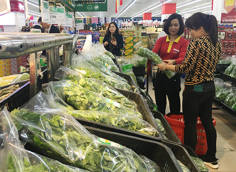 Phần lớn hàng hóa trong siêu thị Vinmart đều là hàng Việt Nam.