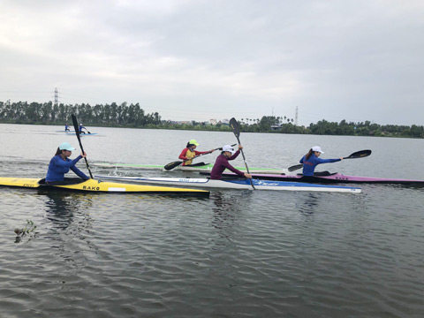 Các VĐV đội tuyển đua thuyền Quảng Ninh đang luyện tập tại TP Hải Phòng 