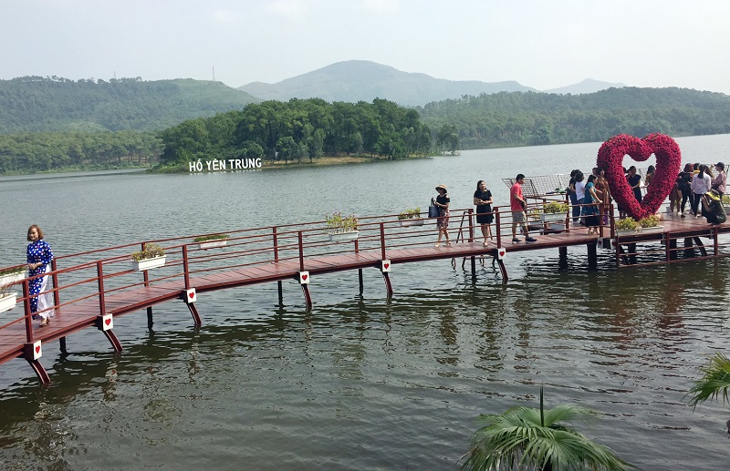 Khu du lịch sinh thái tại hồ Yên Trung