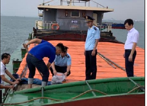 Tang vật cùng phương tiện vận chuyển 600m3 cát do Đội KSHQ số 2 phát hiện, tạm giữ.