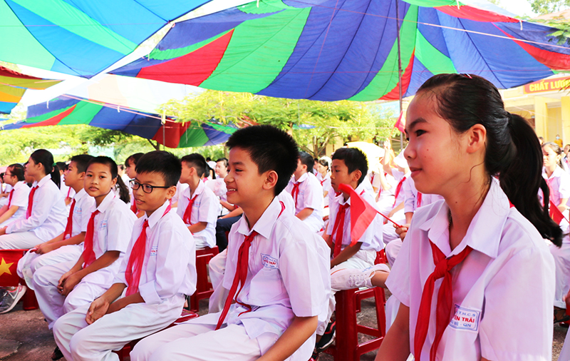 Các em học sinh lớp 6 Trường THCS Nguyễn Trãi (TP Uông Bí) bước vào năm học mới với sự phấn khởi, háo hức.