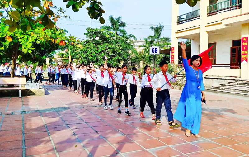 Trường THCS Phương Nam (Uông Bí) hân hoan chào đón học sinh đầu cấp đã khiến các em nhân lên niềm vui khi lần đầu về ngôi trường mới.