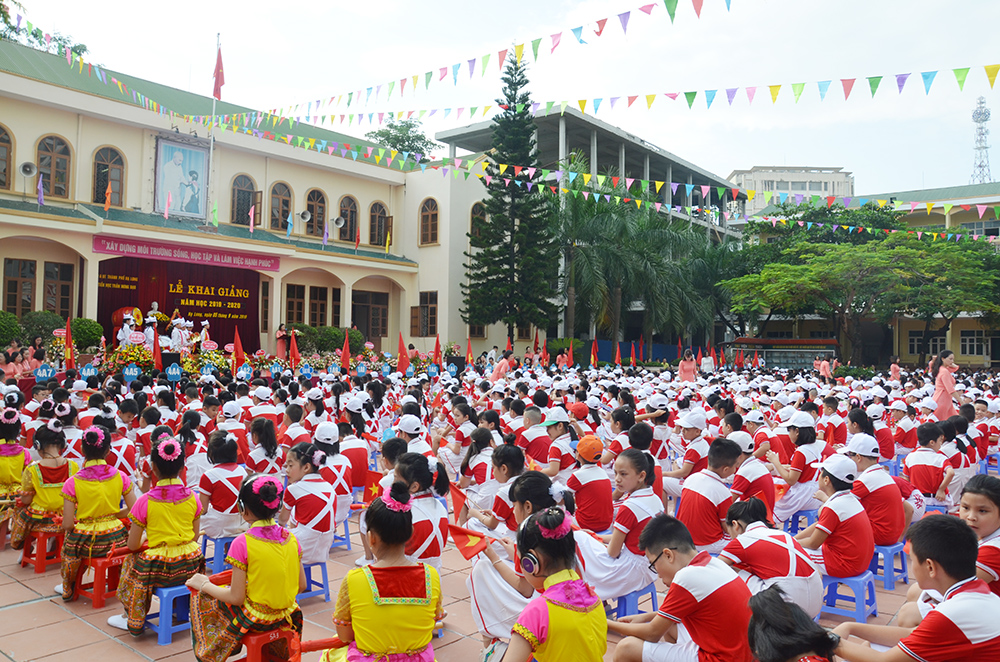 Quang cảnh lễ khai giảng Trường Tiểu học Trần Hưng Đạo, TP Hạ Long.