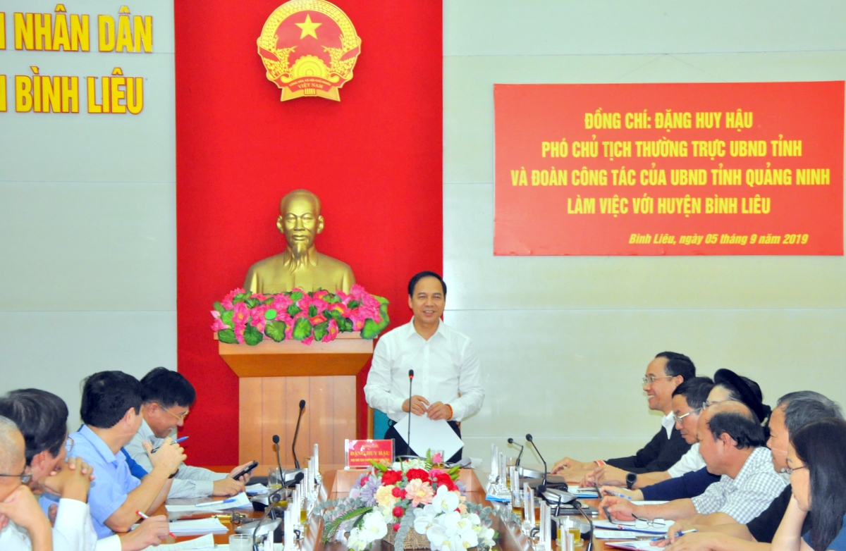 Phó Chủ tịch Thường trực UBND tỉnh Đặng Huy Hậu phát biểu kết luận buổi làm việc.