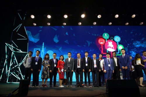 Đoàn cán bộ, giáo viên và học sinh Việt Nam tham dự Olympic quốc tế Moskva 2019. Ảnh: Báo GD&TĐ