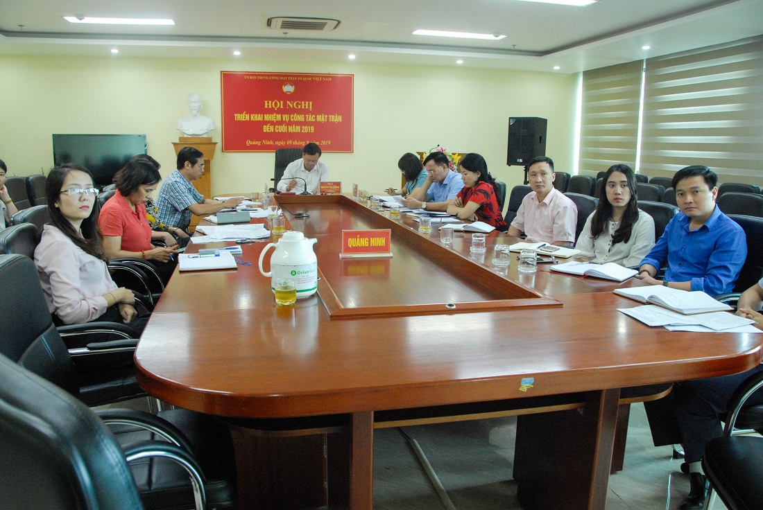 Các đại biểu tham dự hội nghị trực tuyến đại điểm cầu Quảng Ninh.