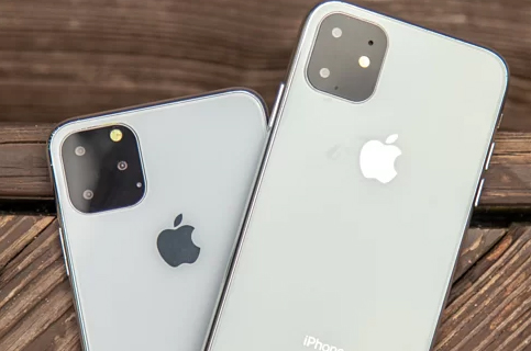  3 mẫu iPhone 2019 sẽ ra mắt ngày mai tại Mỹ với tên gọi dự kiến là: iPhone 11, iPhone 11 Pro và iPhone 11 Pro Max. Nhiều tin đồn cho rằng cả 3 máy đều sẽ có cụm camera phía sau vuông.