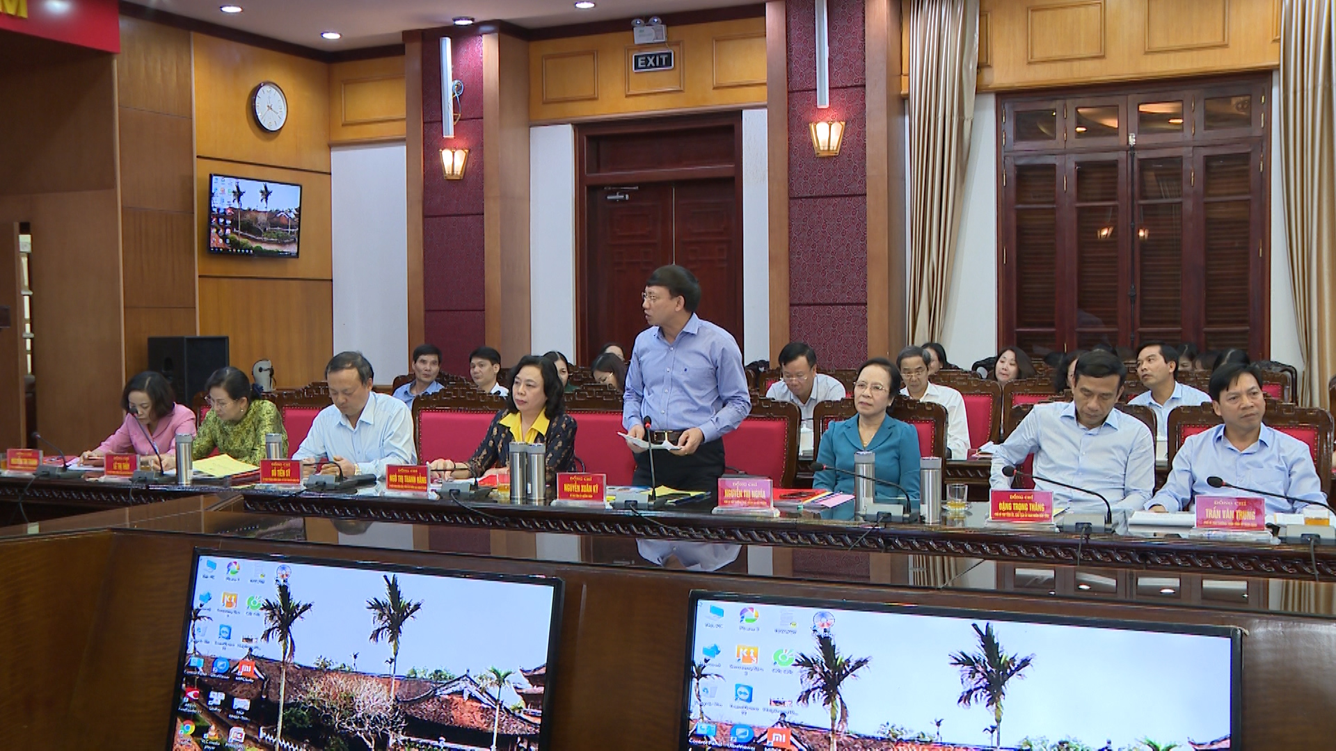 Đồng chí Nguyễn Xuân Ký, Bí thư Tỉnh ủy, Chủ tịch HĐND tỉnh phát biểu tại hội nghj.