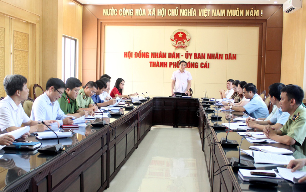 Đồng chí Nguyễn Văn Hồi, Phó Chủ tịch HĐND tỉnh phát biểu làm việc với TP Móng Cái