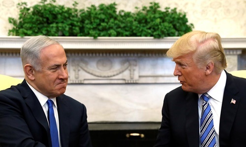 Tổng thống Mỹ Donald Trump (phải) tiếp Thủ tướng Israel Benjamin Netanyahu tại Nhà Trắng hồi tháng 3/2018. Ảnh: Reuters.