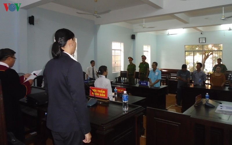  Bị cáo Nguyễn Văn Thừa nghe Tòa tuyên án.