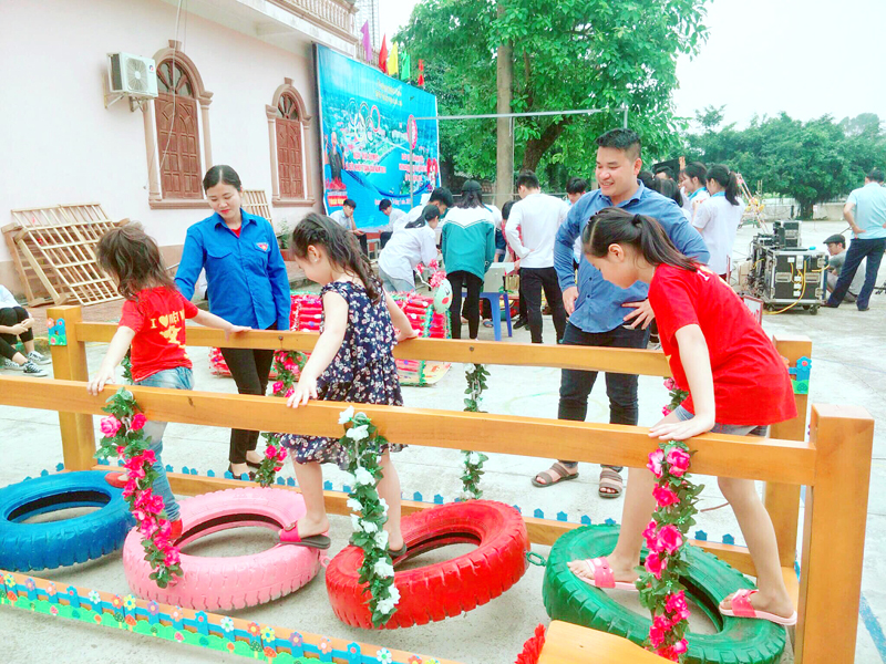 Công trình điểm vui chơi làm từ vật liệu tái chế dành cho thanh thiếu nhi chào mừng Đại hội Hội LHTN Việt Nam huyện Hải Hà lần thứ IV của Hội LHTN Việt Nam huyện.