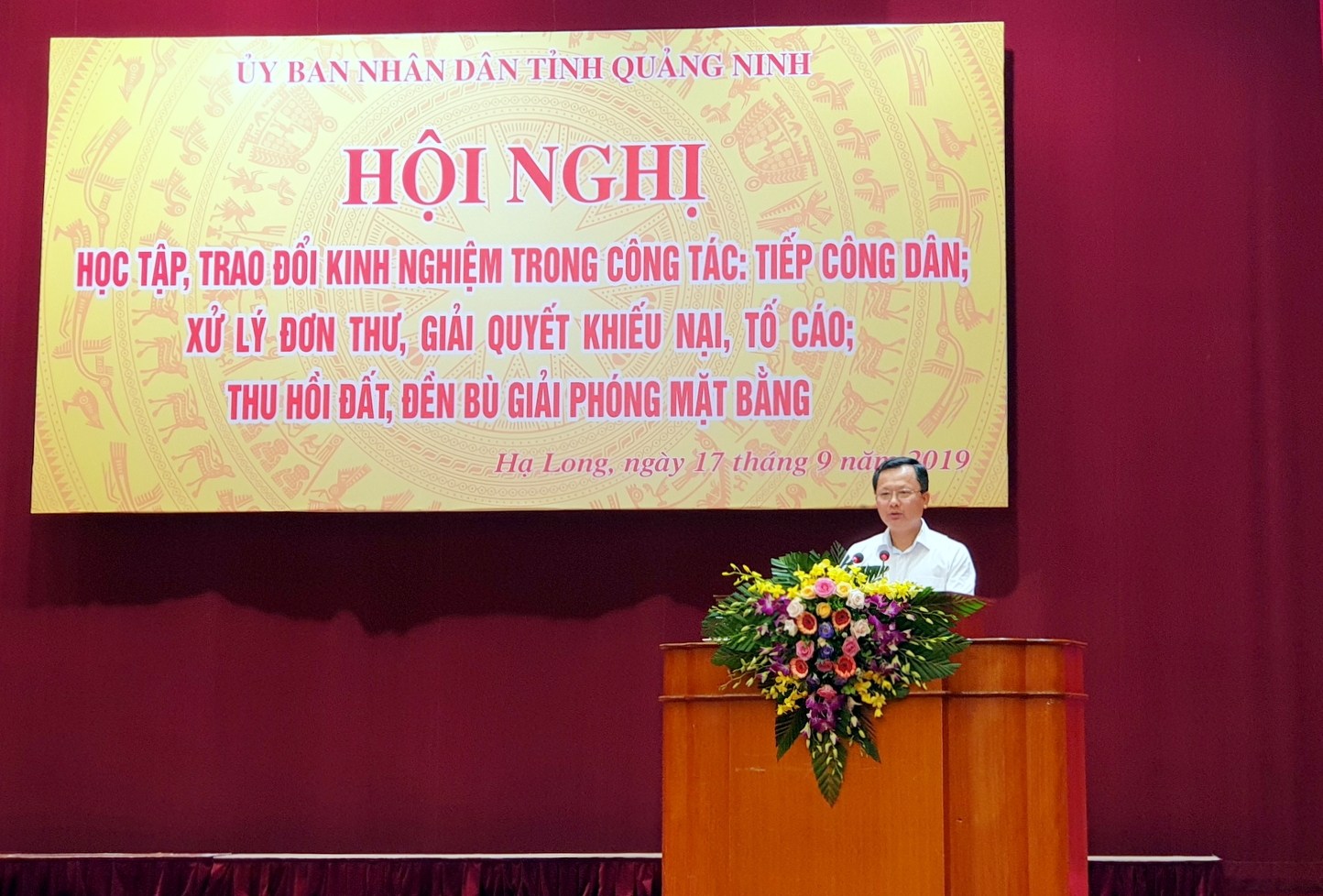 Phó Chủ tịch UBND tỉnh Cao Tường Huy phát biểu khai mạc hội nghị.