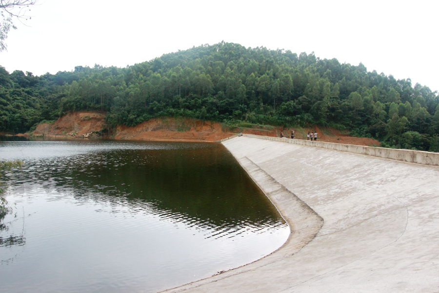 Hồ chứa nước phục vụ sinh hoạt trên địa bàn xã Thắng Lợi vừa được đầu tư xây dựng.