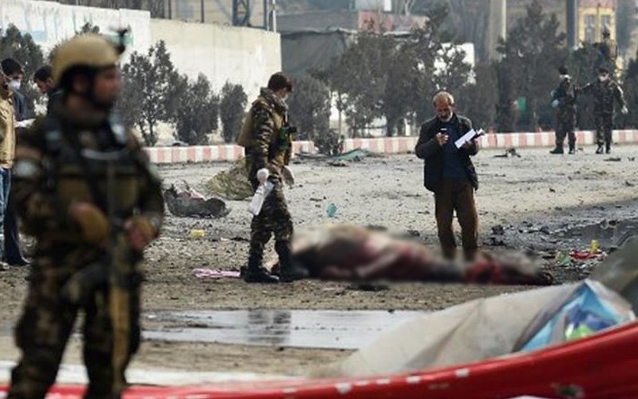 Hậu quả một vụ đánh bom tàn khốc ở Kabul. Ảnh: Al Jazeera.