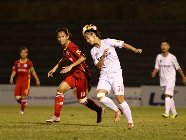 Than KSVN (áo đỏ) thắng TNG Thái Nguyên 2-0. Ảnh Internet