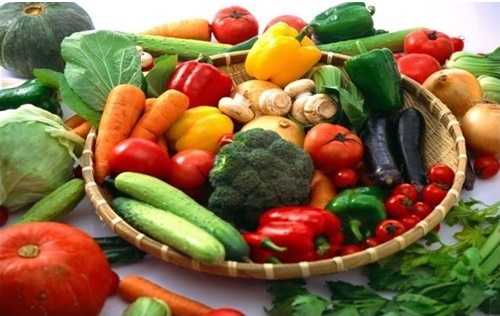 Người bệnh ung thư thận nên ăn nhiều rau quả, ít đạm.