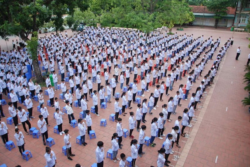 Giờ chào cờ của học sinh trường THPT Trần Nhân Tông.