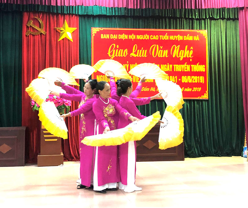 NCT huyện Đầm Hà múa hát trong Ngày truyền thống NCT Việt Nam 6/6/2019