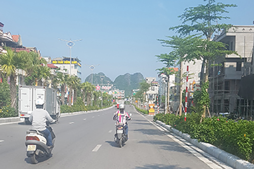 Đường Nguyễn Văn Cừ đoạn qua phường Hồng Hà