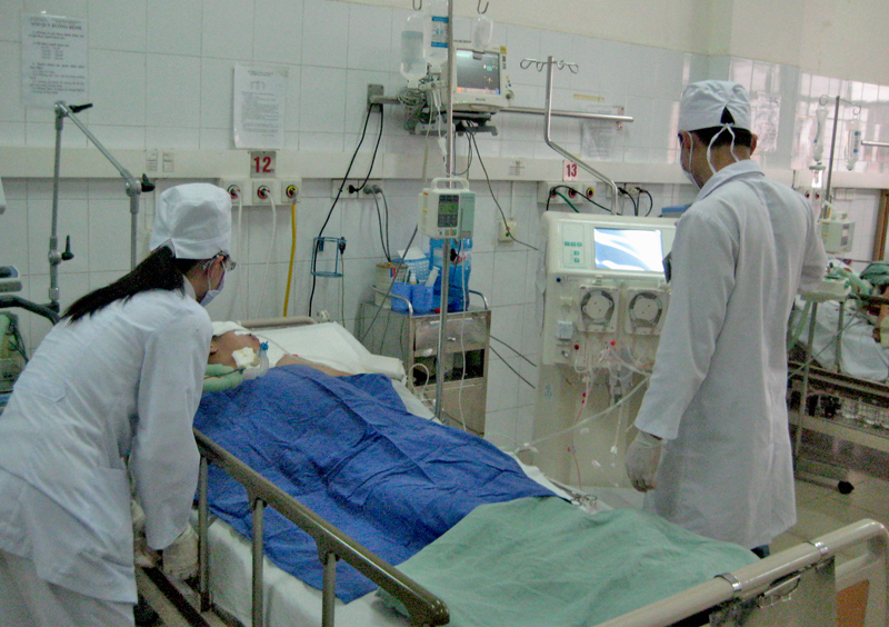 Bệnh nhân Whimore cần được điều trị kịp thời (trong ảnh: Điều trị cho bệnh nhân tại Khoa Hồi sức tích cực- Thận nhân tạo, Bệnh viện Đa khoa tỉnh).