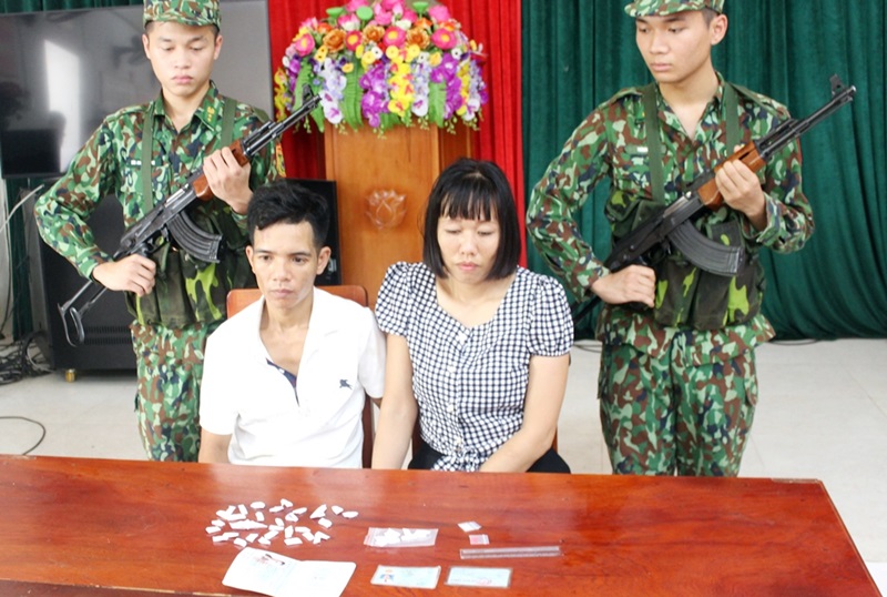Hai đối tượng buôn bán ma túy do Đồn BP Bắc Sơn triệt phá đầu tháng 9/2019. (Ảnh: Đồn BP Bắc Sơn cung cấp)