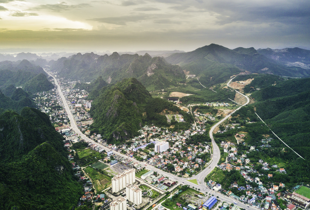 Một góc Cẩm Phả nhìn từ trên cao. Ảnh: Huỳnh Đăng.