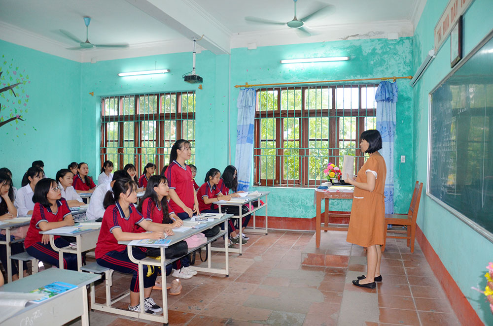 Một tiết học của học sinh lớp 12 A1, Trường THPT Thống Nhất, huyện Hoành Bồ.