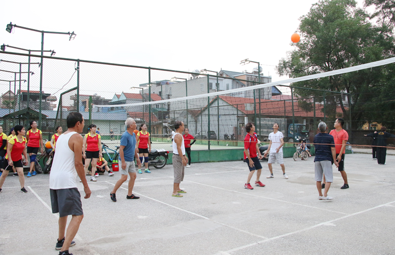 Phong trào thể dục thể thao sôi nổi tại khu phó, phường Giếng Đáy, TP Hạ Long tạo môi trường giao lưu lành mạnh.