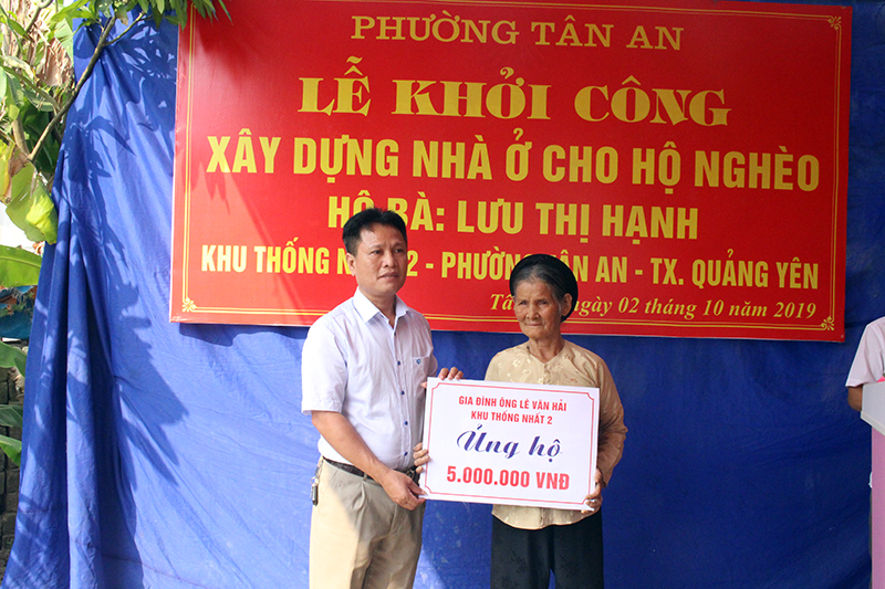 Các cá nhân, doanh nghiệp hỗ trợ giúp bà Hạnh xây dựng nhà ở