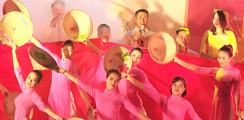 Tiết mục biểu diễn đặc sắc trong chương trình nghệ thuật “Người sống mãi trong lòng Quảng Ninh” của TP Uông Bí