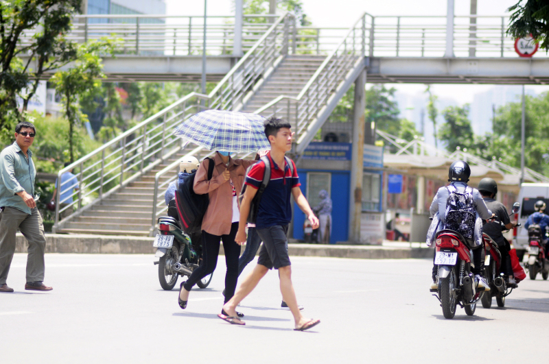 Đi bộ đúng luật