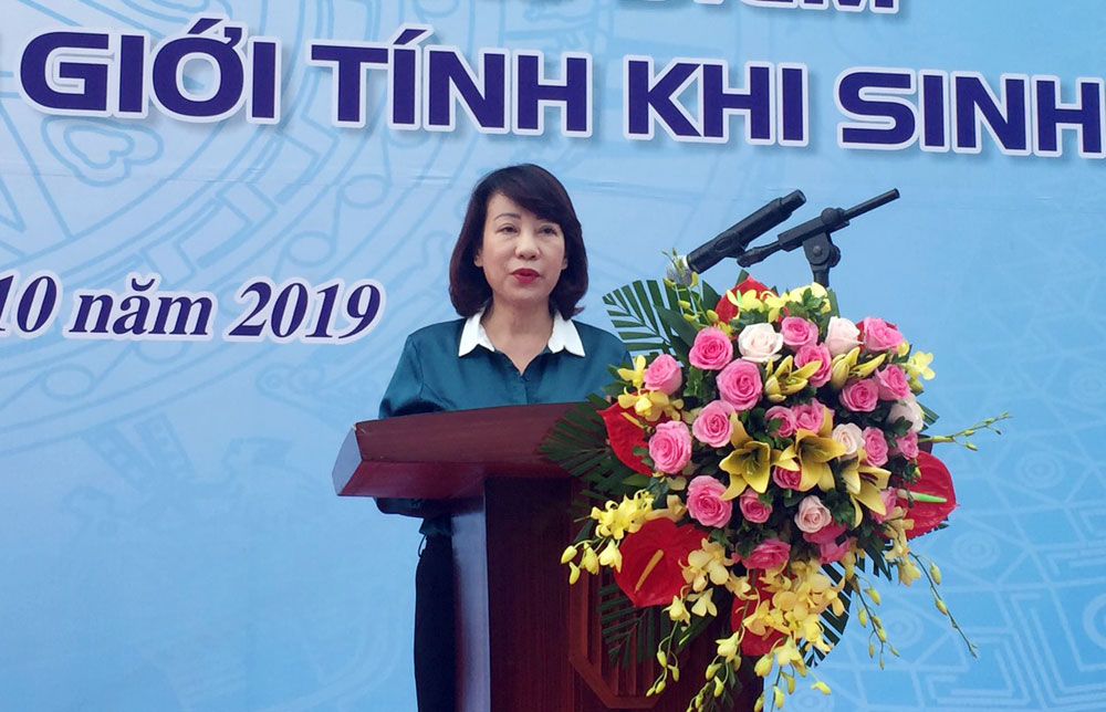 Đồng chí Vũ Thị Thuy Thủy, Phó Chủ tịch UBND tỉnh phát biểu tại lễ ra quân.