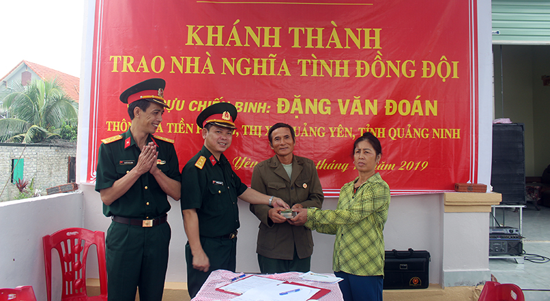 Công ty Thăng Long trao kinh phí 70 triệu đồng hỗ trợ gia đình hội viên CCB Đặng Văn Đoán (xã Tiền Phong).