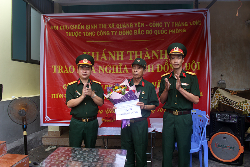 Công ty Thăng Long trao kinh phí 70 triệu đồng hỗ trợ gia đình hội viên CCB Hoàng Văn Bình ( xã Liên Vị)