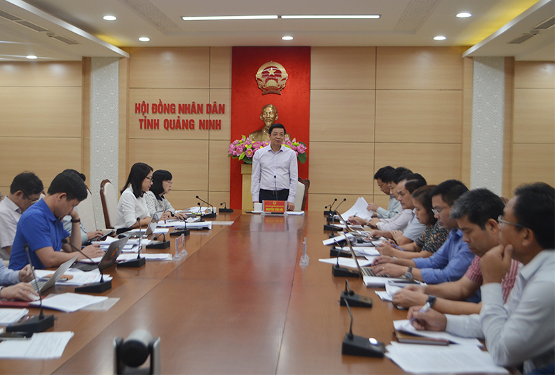 Đồng chí Nguyễn Văn Hồi, Phó Chủ tịch HĐND tỉnh, phát biểu tại cuộc họp.