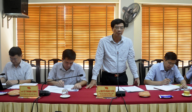 đồng chí Nguyễn Mạnh Tuyên, Phó Chủ nhiệm Thường trực Uỷ ban Kiểm tra Tỉnh ủy chỉ đạo nội dung cuộc làm việc.