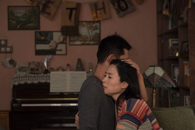 Tuyên Huyên và Cổ Thiên Lạc trong một cảnh quay của phim mới. (Ảnh: On.CC)