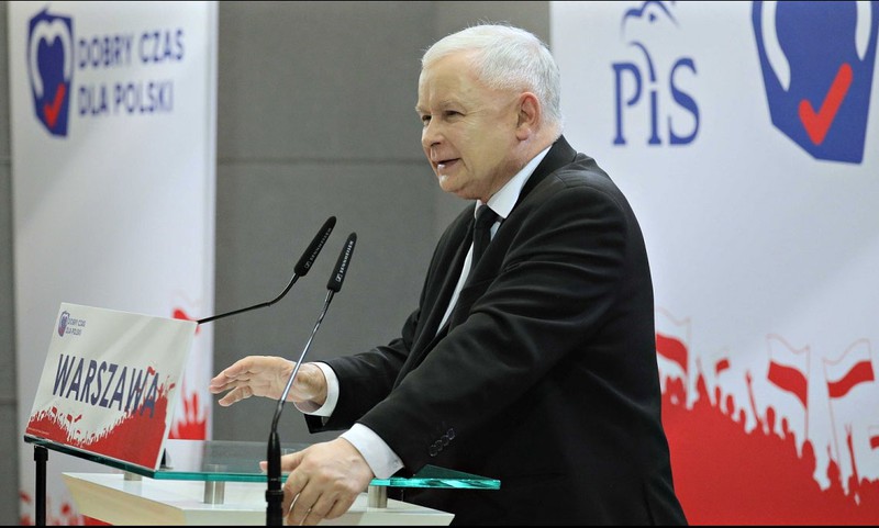 Với nhiều cam kết được cho là hào phóng, Đảng Pháp luật và Công lý của ông Jarosław Kaczyński (ảnh) dự đoán sẽ giành thắng lợi lần thứ hai liên tiếp trong cuộc bầu cử Quốc hội ngày 13/10. (Ảnh:PAP)