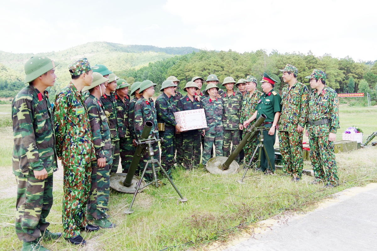 Lãnh đạo Bộ CHQS tỉnh, TP Uông Bí động viên lực lượng dự bị động viên TP Uông Bí hoàn thành nhiệm vụ  trong diễn tập KVPT thành phố 2019