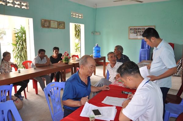 Các hộ dân xã Hải Xuấn tiến hành ký biên bản bàn giao mặt bằng Dự án cao tốc Hạ Long- Vân Đồn